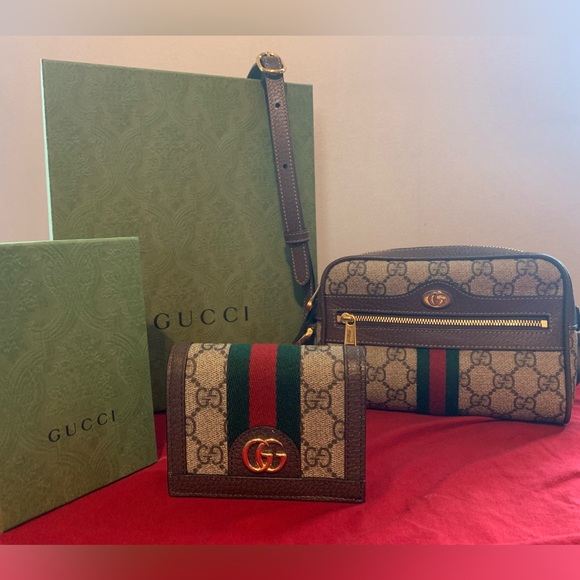 Small Gucci Crossbody W/ Wallet - Picture 1 of 3